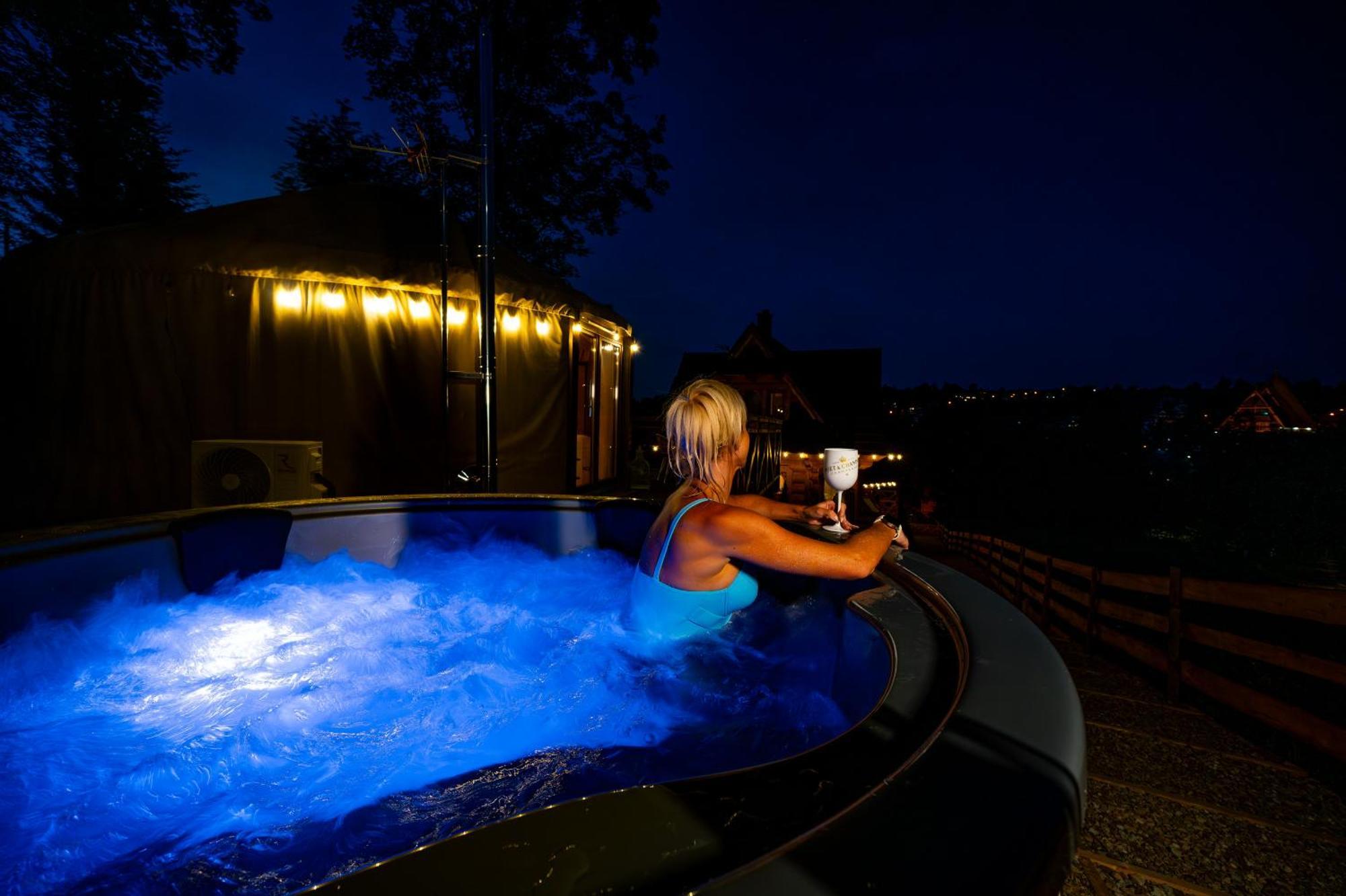 Jurta Na Wypasie - Luksusowy Namiot Z Widokiem Na Gory - Jacuzzi, Sauna, Split Ac, Private, Star View Zakopane Bagian luar foto